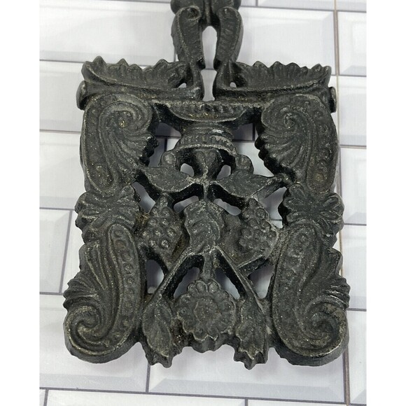 Vtg Wilton Black Cast Iron Trivet Grapes Leafs Scroll Design Metal Kitchen Decor - Picture 3 of 10